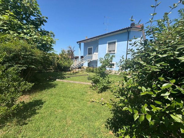 casa indipendente in vendita a Santa Giuletta