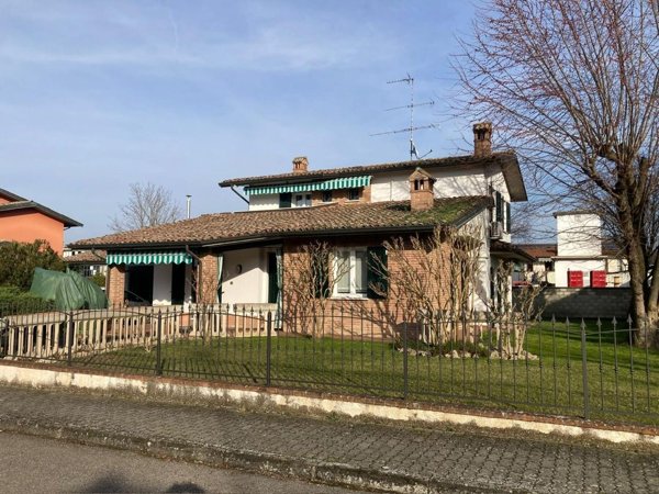 casa indipendente in vendita a Santa Giuletta