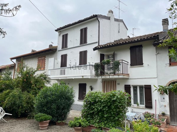 casa indipendente in vendita a Santa Giuletta