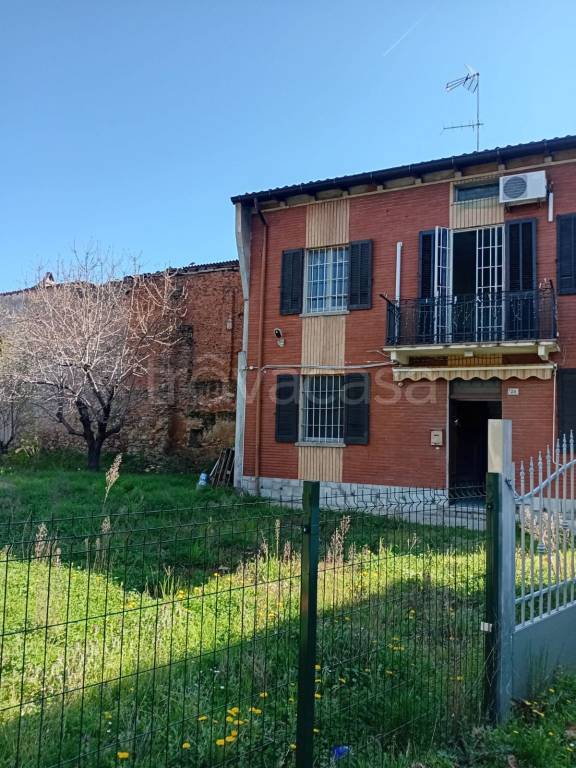 casa indipendente in vendita a Santa Giuletta