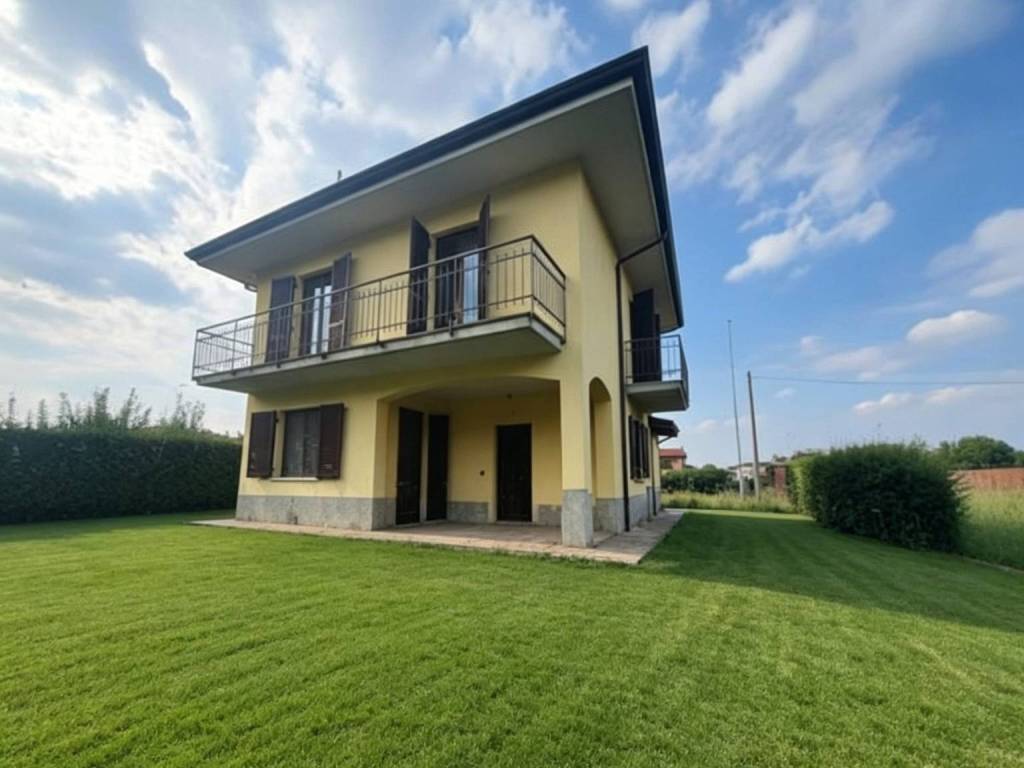 casa indipendente in vendita a Santa Giuletta