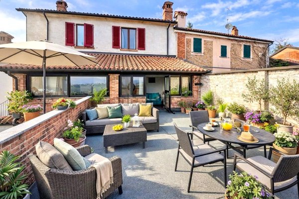 casa indipendente in vendita a Santa Giuletta