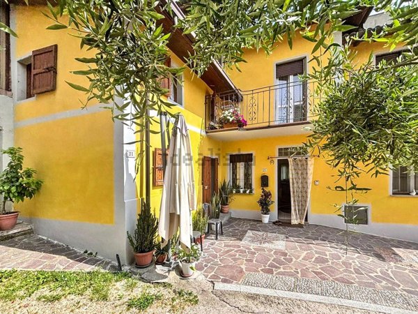 casa indipendente in vendita a Santa Giuletta