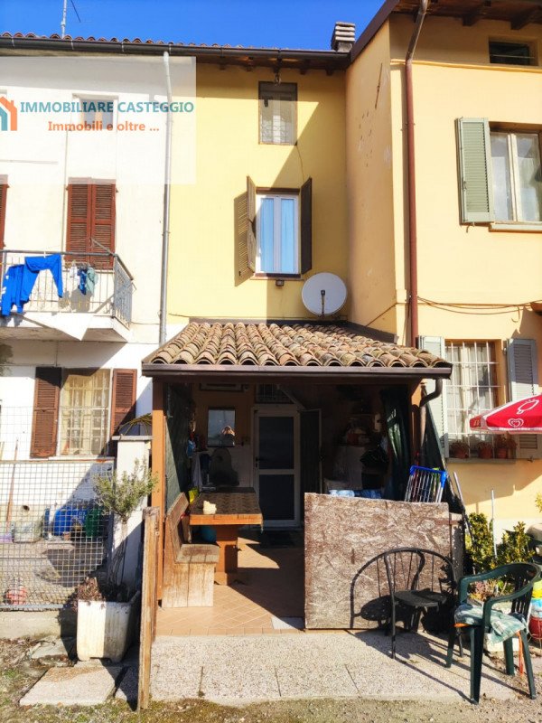 casa semindipendente in vendita a Santa Giuletta