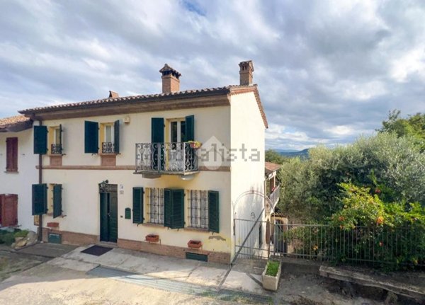 casa semindipendente in vendita a Santa Giuletta