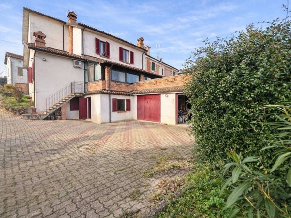 casa indipendente in vendita a Santa Giuletta