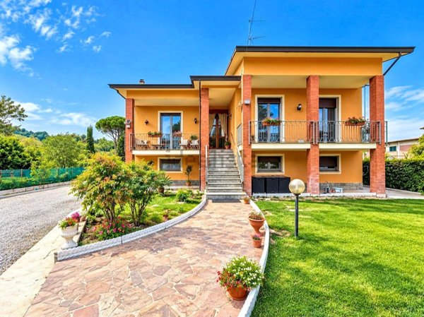 casa indipendente in vendita a Santa Giuletta