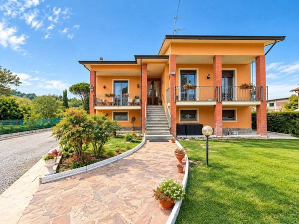 casa indipendente in vendita a Santa Giuletta