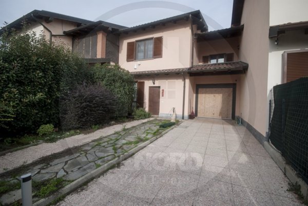 casa indipendente in vendita a Sant'Alessio con Vialone