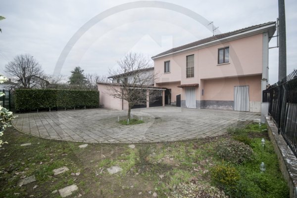 casa indipendente in vendita a Sant'Alessio con Vialone