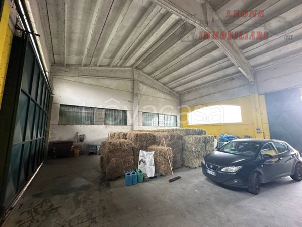locale commerciale in vendita a Sant'Alessio con Vialone
