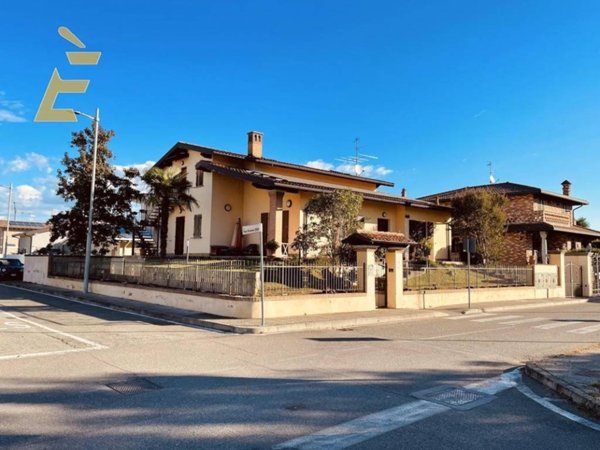 casa indipendente in vendita a Sant'Alessio con Vialone