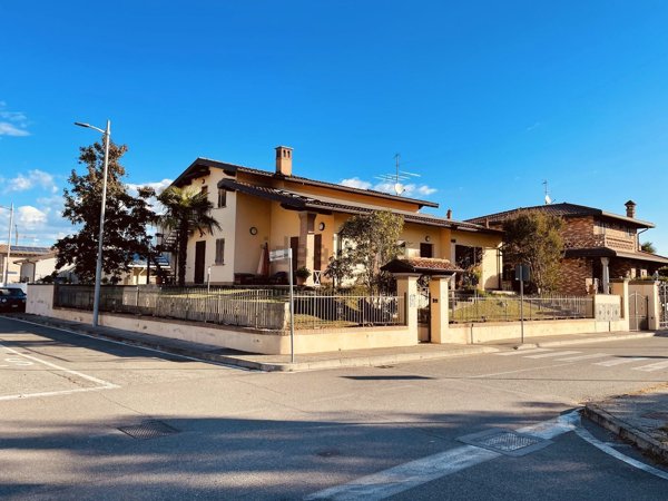 casa indipendente in vendita a Sant'Alessio con Vialone