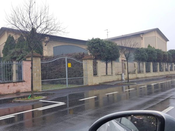 locale commerciale in vendita a Sant'Alessio con Vialone