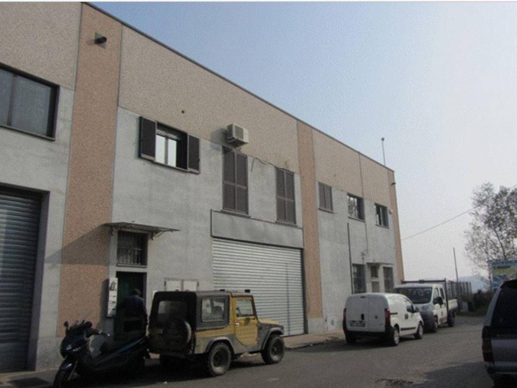 locale commerciale in vendita a Sant'Alessio con Vialone