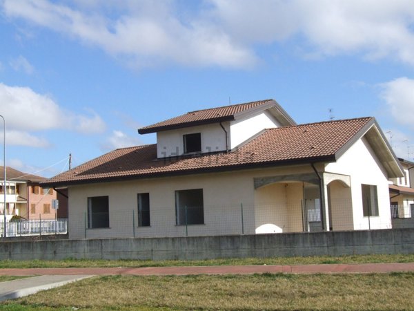 casa indipendente in vendita a Sant'Alessio con Vialone