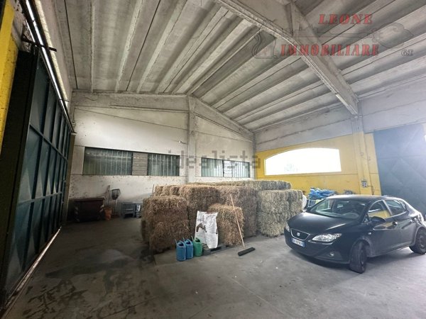 capannone in vendita a Sant'Alessio con Vialone