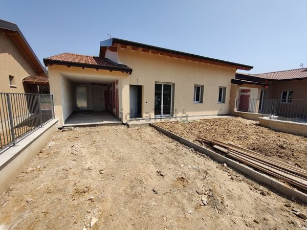 casa indipendente in vendita a Sant'Alessio con Vialone