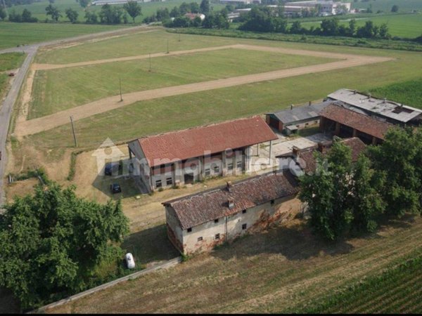 casale in vendita a Sant'Alessio con Vialone