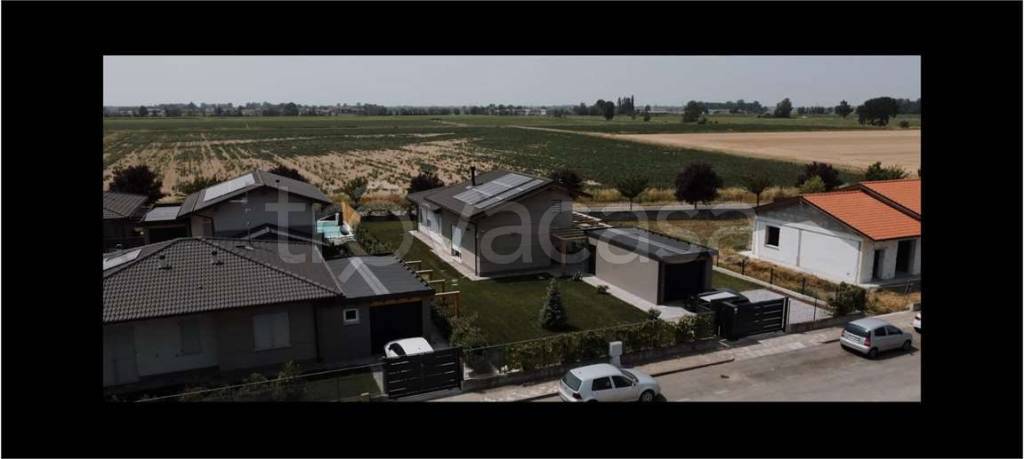 casa indipendente in vendita a Sant'Alessio con Vialone