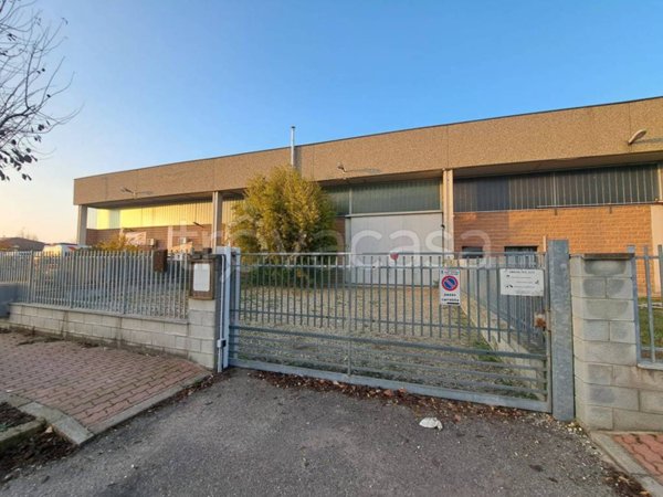 locale commerciale in vendita a Sant'Alessio con Vialone