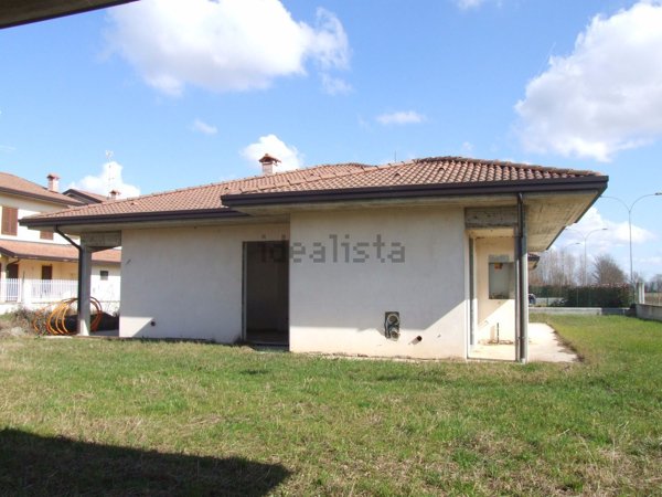 casa indipendente in vendita a Sant'Alessio con Vialone