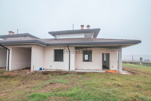 casa indipendente in vendita a Sant'Alessio con Vialone