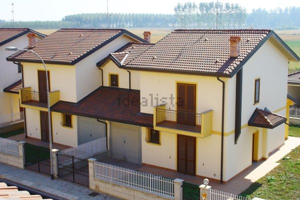 casa indipendente in vendita a Sant'Alessio con Vialone