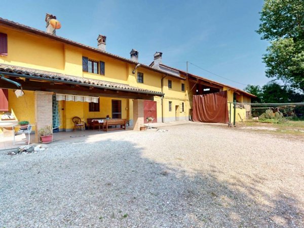 casa indipendente in vendita a Sant'Alessio con Vialone
