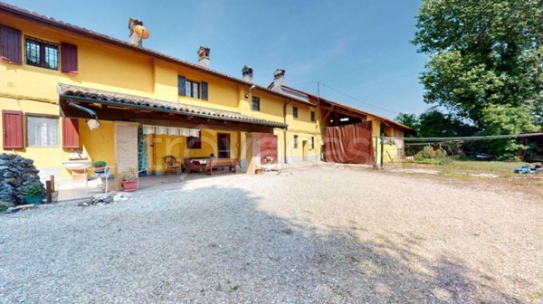 casa indipendente in vendita a Sant'Alessio con Vialone