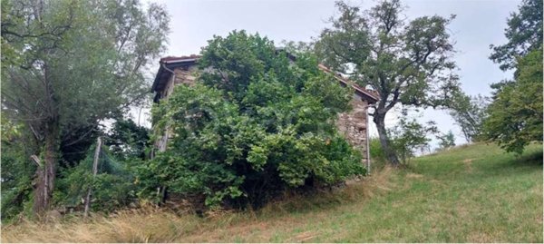 casa indipendente in vendita a Santa Margherita di Staffora