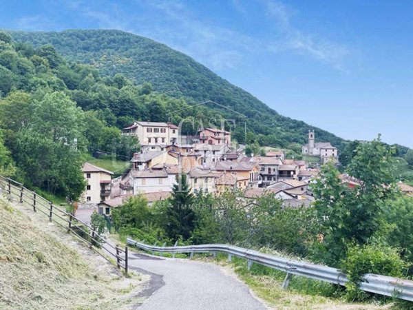 casa indipendente a Santa Margherita di Staffora in zona Casale Staffora