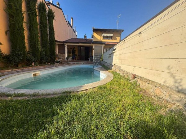 casa indipendente in vendita a Santa Maria della Versa