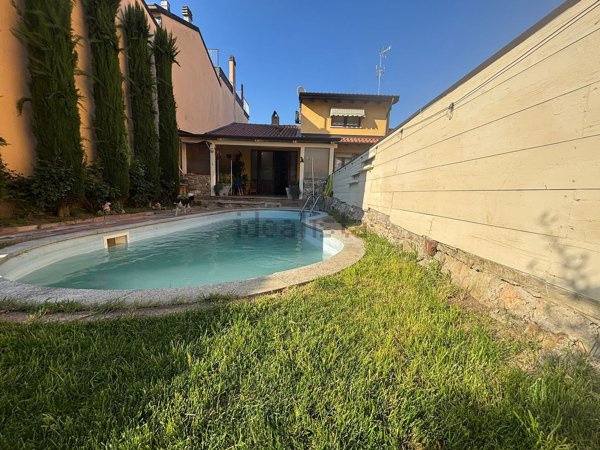 casa indipendente in vendita a Santa Maria della Versa