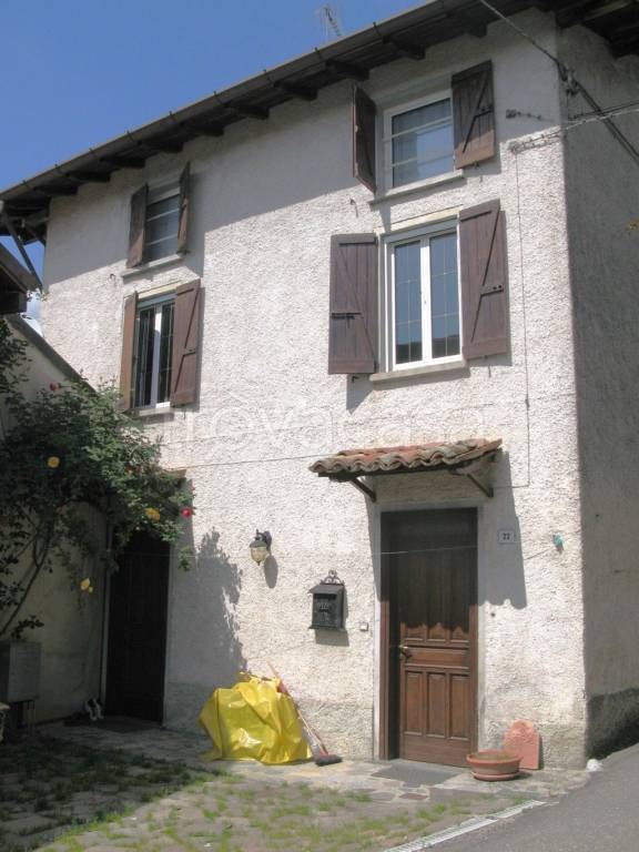 casa indipendente in vendita a Santa Maria della Versa