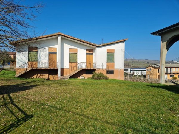 casa indipendente in vendita a Santa Maria della Versa