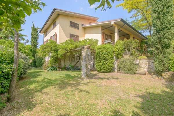 casa indipendente in vendita a Santa Maria della Versa
