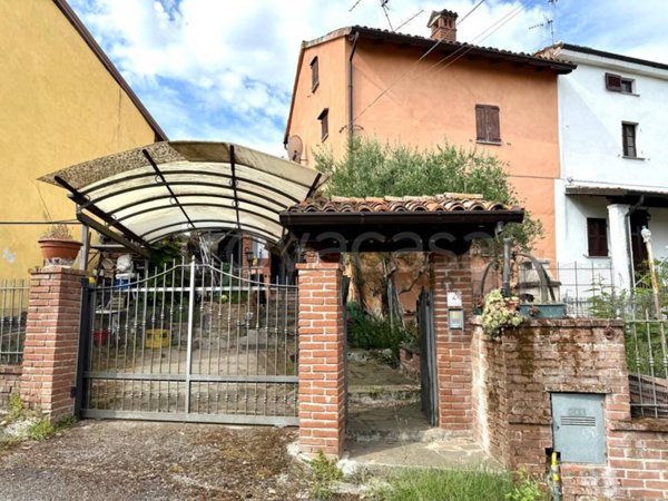 casa indipendente in vendita a Santa Maria della Versa