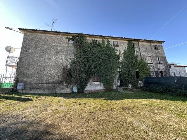 casa indipendente in vendita a Santa Maria della Versa
