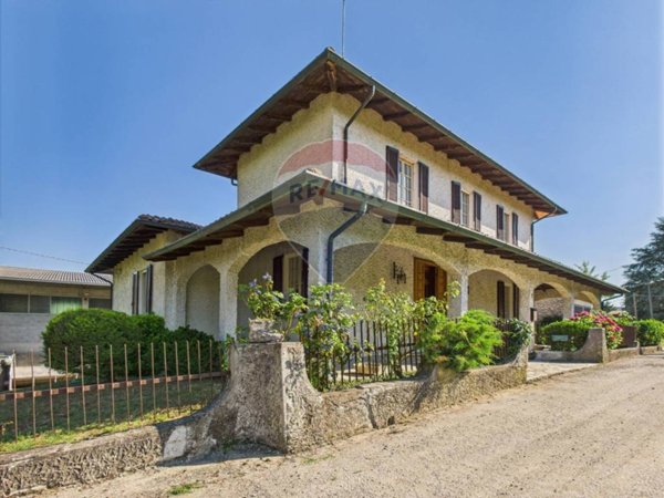 casa indipendente in vendita a Santa Maria della Versa