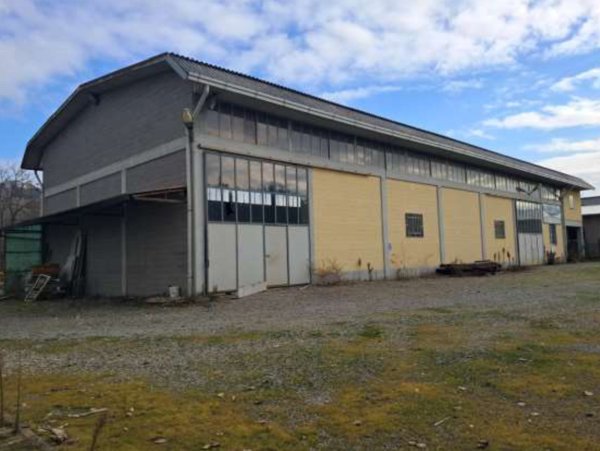 locale di sgombero in vendita a Santa Maria della Versa