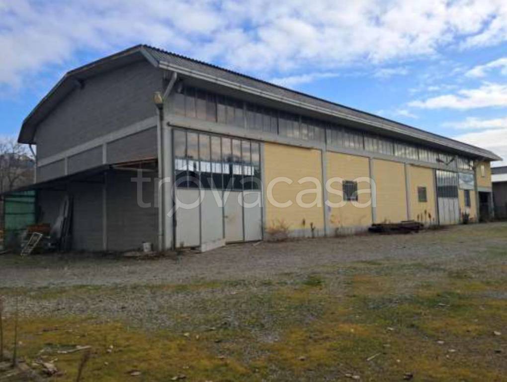 locale di sgombero in vendita a Santa Maria della Versa