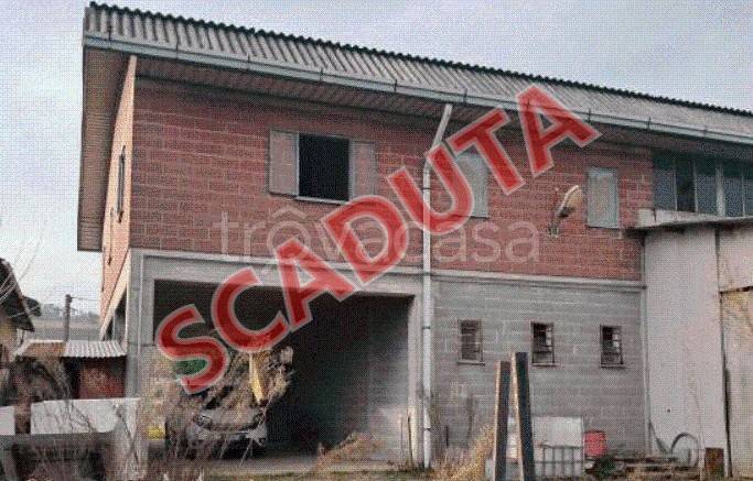 locale commerciale in vendita a Santa Maria della Versa