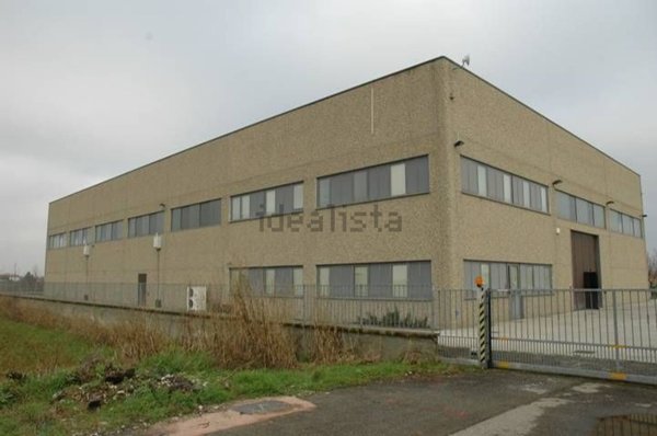 capannone in vendita a Santa Maria della Versa