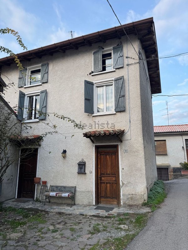 casa indipendente in vendita a Santa Maria della Versa in zona Valdamonte