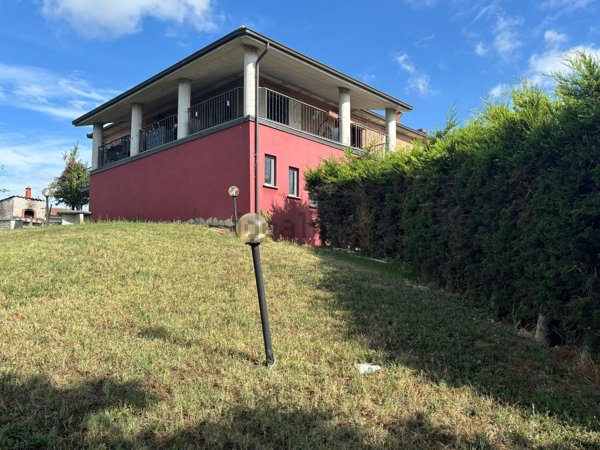 casa indipendente in vendita a Santa Maria della Versa