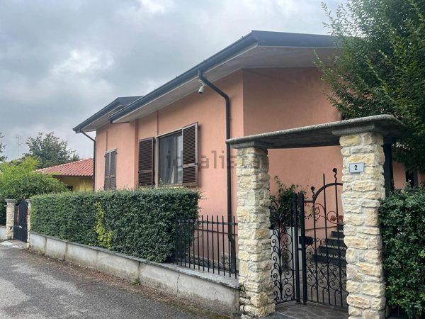 casa indipendente in vendita a Santa Maria della Versa