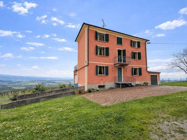 casa indipendente in vendita a Santa Maria della Versa