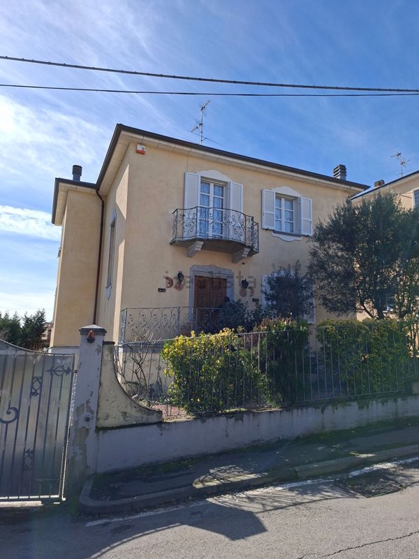 casa indipendente in vendita a Santa Maria della Versa