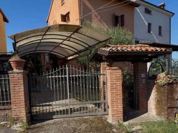 casa indipendente in vendita a Santa Maria della Versa